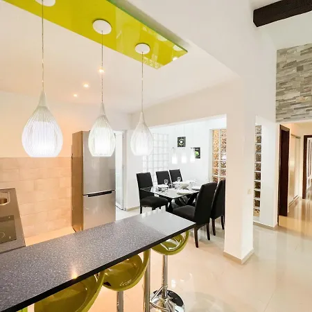 Island Village Апартаменти Адехе