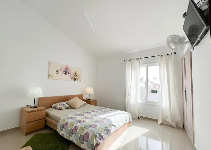 Island Village Apartment *