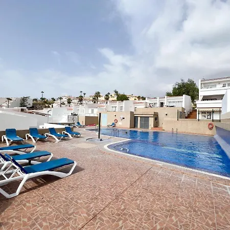 Island Village Apartament *