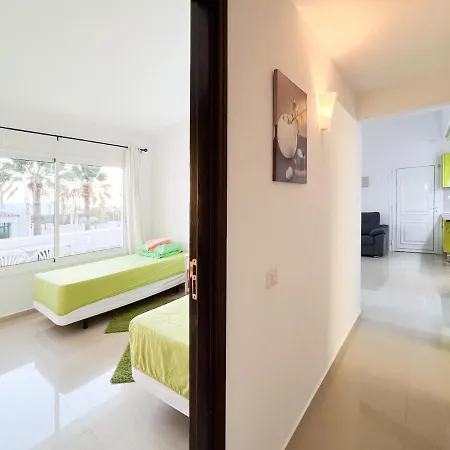 Island Village Apartament *