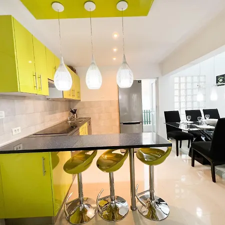 Island Village Apartament *